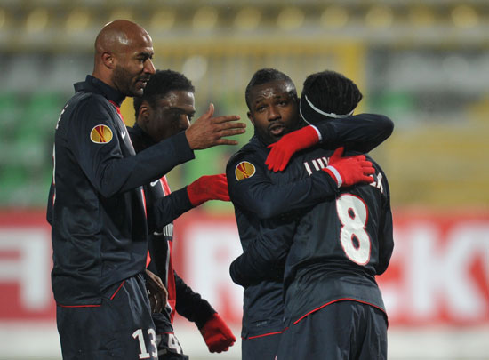 更是在防守 更是在防守