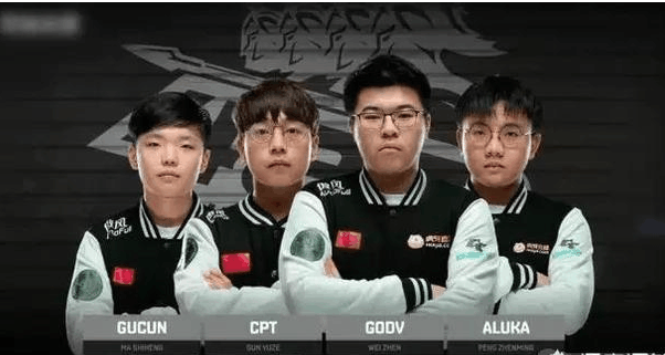 他与搭档配 他与搭档配